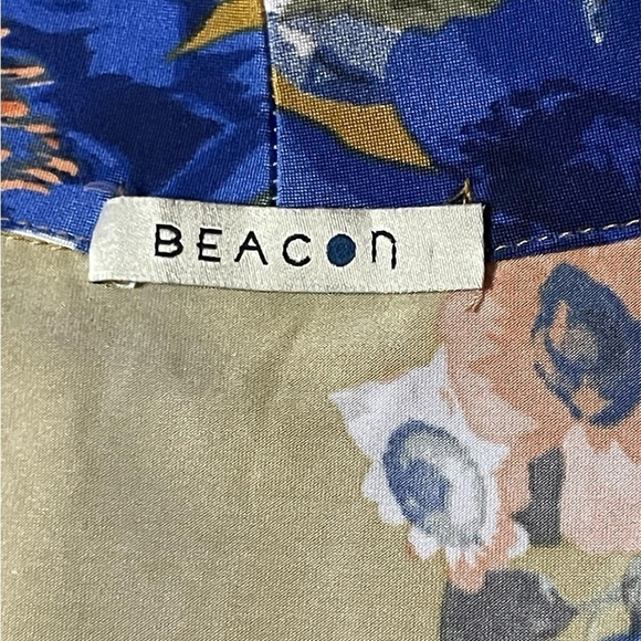 BEACON SLEEVELESS TOP WITH NECK TIE IN SIZE MEDIUM VERY GENTLY WORN - Picture 3 of 3